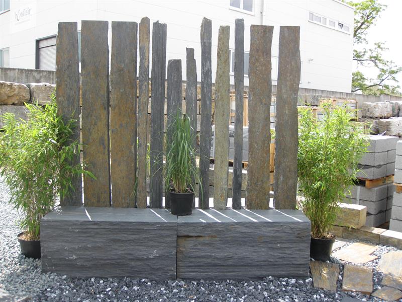 Schiefer Stelen aus Quarzschiefer Graphit, allseits gespalten, verschiedene Längen  Schiefer Stelen aus Quarzschiefer Graphit, allseits gespalten, verschiedene Längen