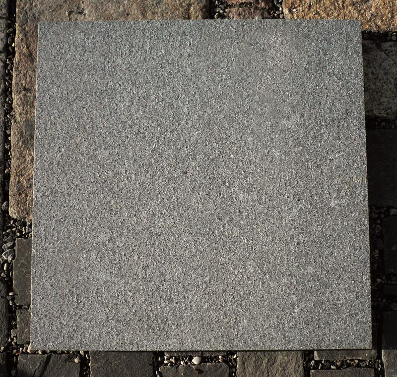Terrassenplatten aus Granit MAMBO, ca. 60 x 40 x 3 cm, Oberfläche