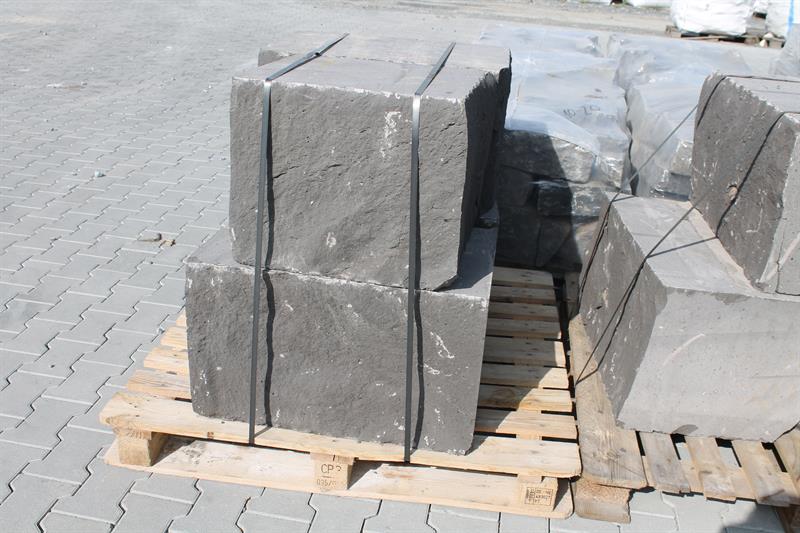Basalt Quadersteine gesägt Basalt Quadersteine gesägt
