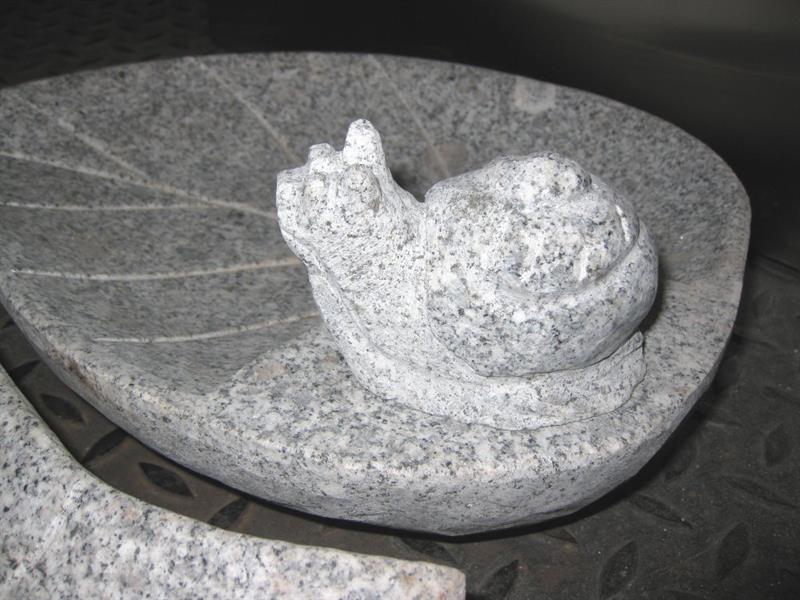 Vogeltränke Form Blatt KLEIN, mit Schnecke L/B/H 35/26/8cm, ca. 8kg