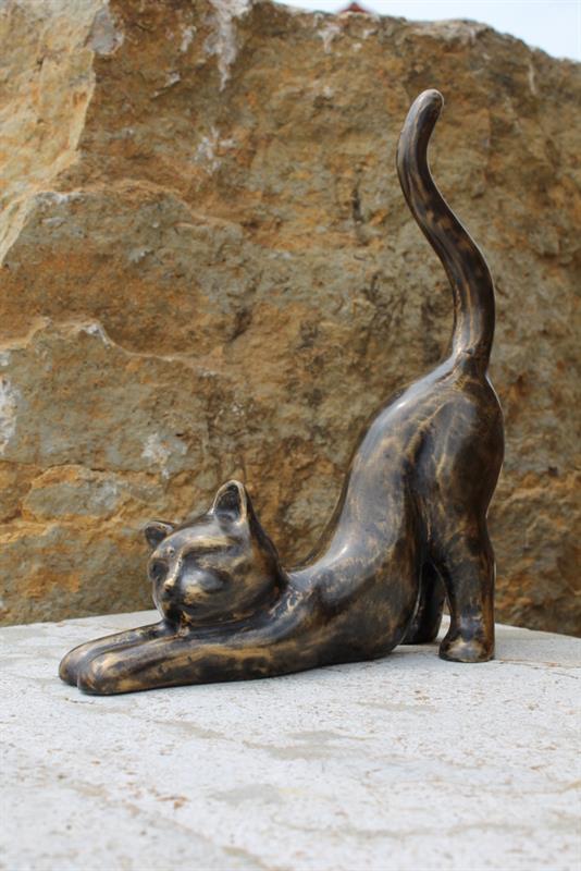 Bronze-Katze, streckend Bronze-Katze, streckend