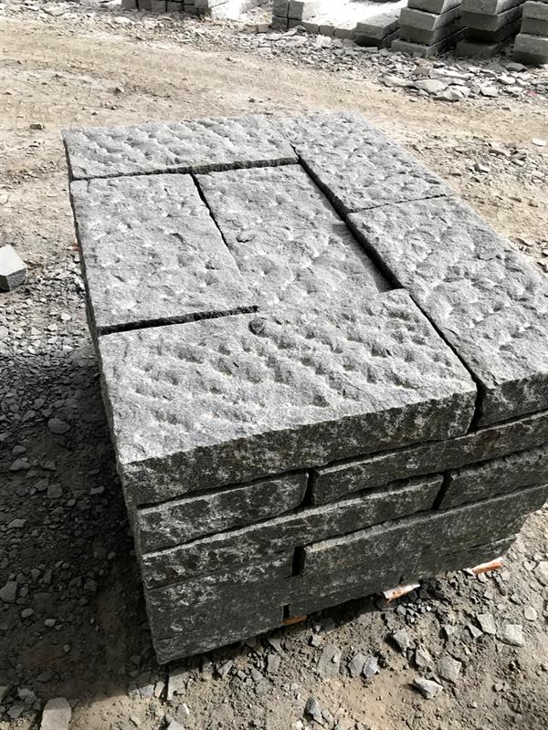 Palisaden aus Granit dunkelgrau, GESPITZT, Querschnitt 8 x 12 cm - verschiedene Längen