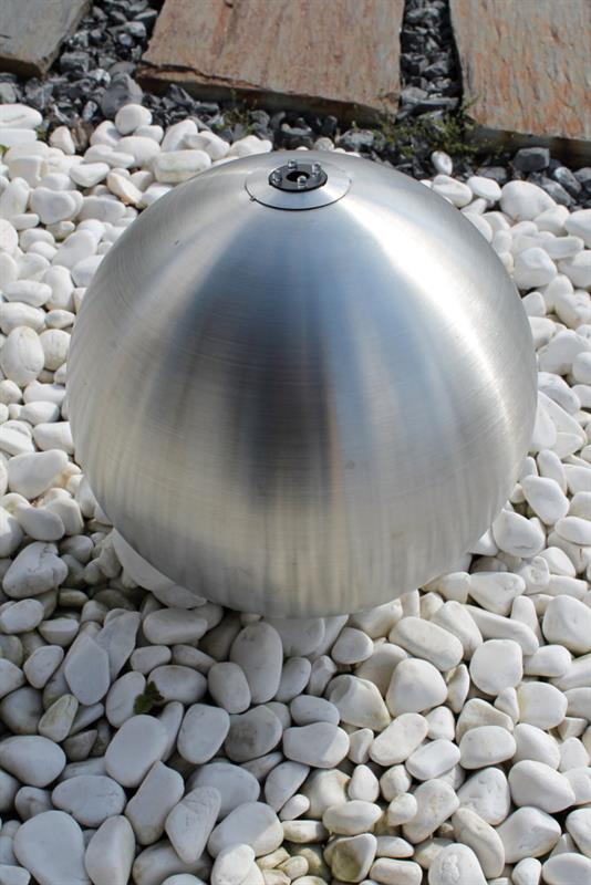 Brunnenkugel aus Edelstahl matt gebürstet mit LED-Beleuchtung in verschiedenen Größen erhältlich Brunnenkugel aus Edelstahl matt gebürstet mit LED-Beleuchtung in verschiedenen Größen erhältlich