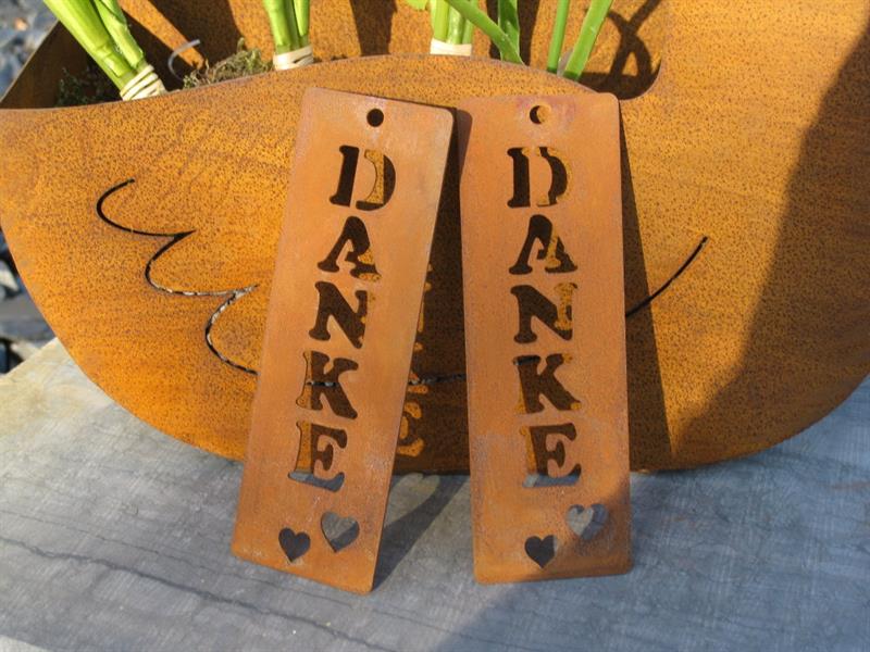 Edelrost Anhänger „Danke“ aus Cortenstahl – 4,5 x 13,5 cm Edelrost Anhänger „Danke“ aus Cortenstahl – 4,5 x 13,5 cm