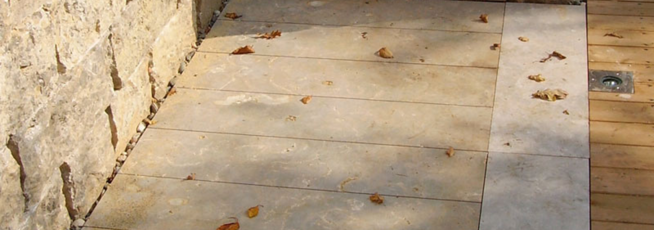 Terrassenplatten Bahnenware aus Naturstein – Für ein modernes und individuelles Design
