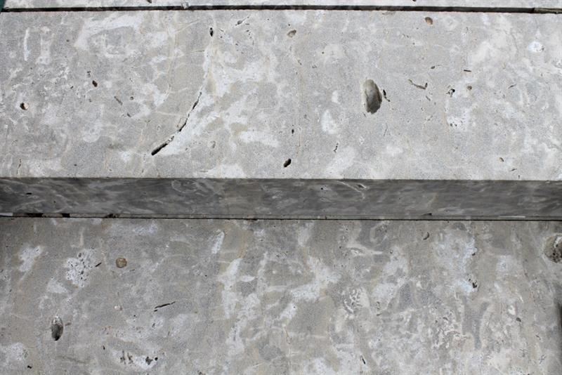 Abdeckplatten aus Pfraundorfer Dolomit, 4 cm stark, 28 cm breit,