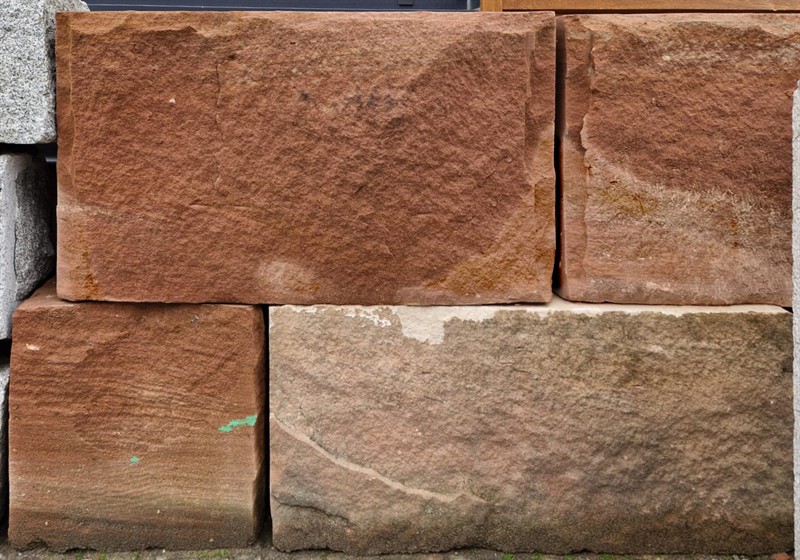 Sandstein rot Quader - gespalten Sandstein rot Quader - gespalten
