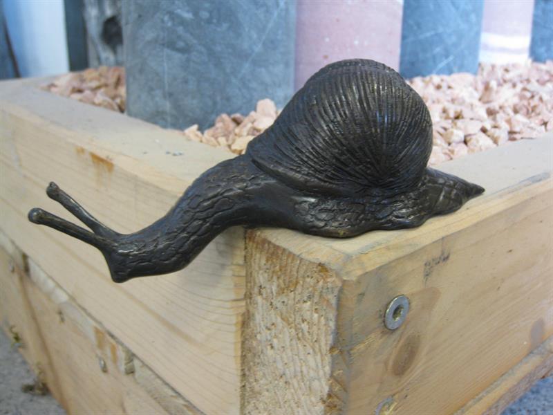 Bronze-Schnecke, nach unten kriechend, groß Bronze-Schnecke, nach unten kriechend, groß