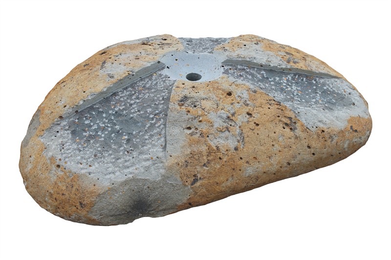 Basalt Wasserspiel Heinrich - mit ausgearbeiteten Muster Sternförmig