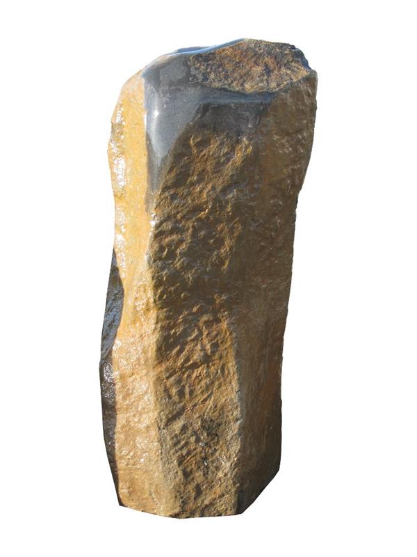 Basalt- Natursteinquellstein mit teilweise polierten Kanten und Naturkruste Magdalena
