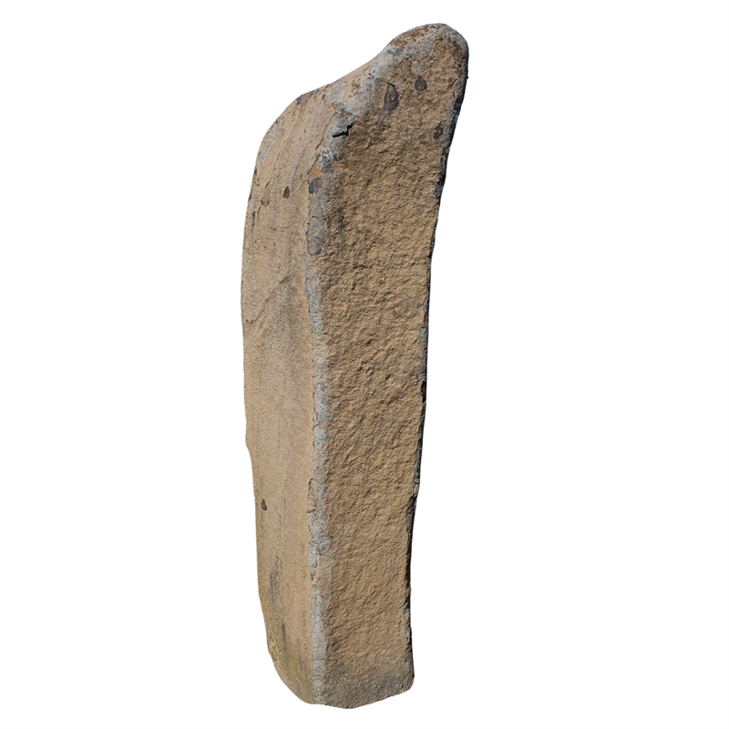 Säule mit Standfuss ohne Bohrung aus Basalt, Nr. 11  Höhe ca. 152 cm  geschätztes Gewicht ca. 900 kg