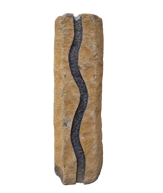 Basalt Quellsäule „Georg“ – Natur trifft Design