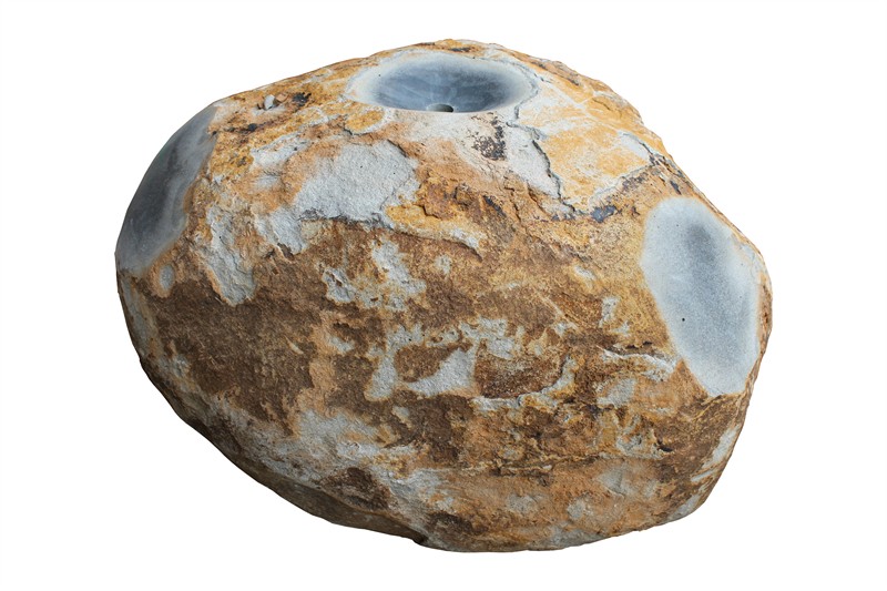 Basalt Quellstein „Susanne“ mit Quellmulde & Naturkruste – verschiedene Größen