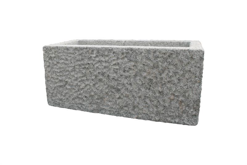 Trog aus Granit grau, L/B/H ca. 80/35/35 cm, ca. 140 kg, Außenseite