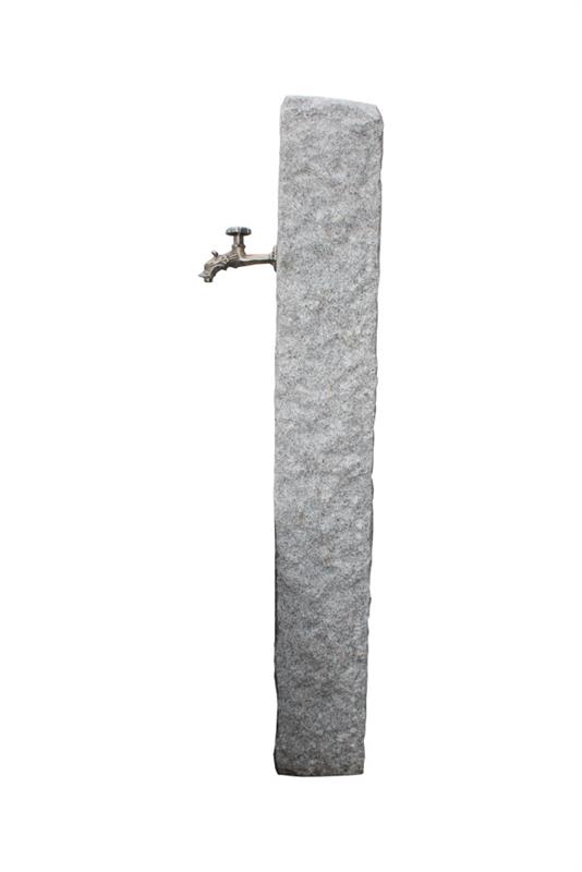 Granit Brunnensäule Hellgrau mit Halbrundkopf rustikal antikisiert gebohrt