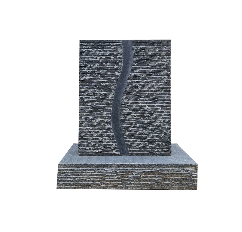 Wasserspiel „Josef“ aus handgearbeitetem Granit