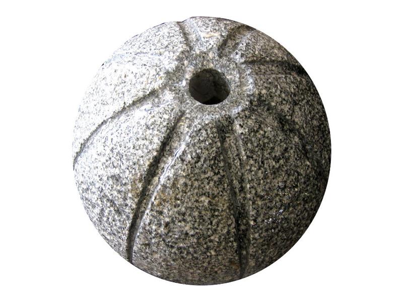 Kugel Roland aus Granit hellgrau mit Bohrung für Wasserspiel, D 20cm