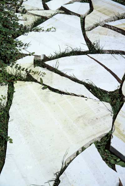 Polygonalplatten aus Jura Kalk, Oberfläche gesägt, 4cm stark, großformatig nach Anfall,
