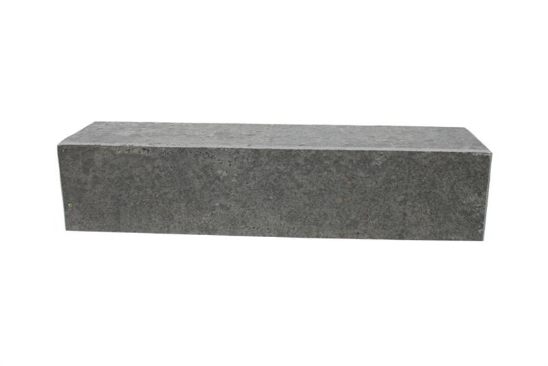 Basalt-Palisade, gesägt & 6-seitig geflammt, verschiedene Längen Basalt-Palisade, gesägt & 6-seitig geflammt, verschiedene Längen