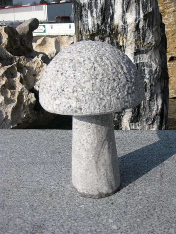 Pilz KLEIN aus Granit hellgrau H ca. 21cm, D ca. 15cm